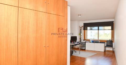 T3 em condomínio fechado na Foz