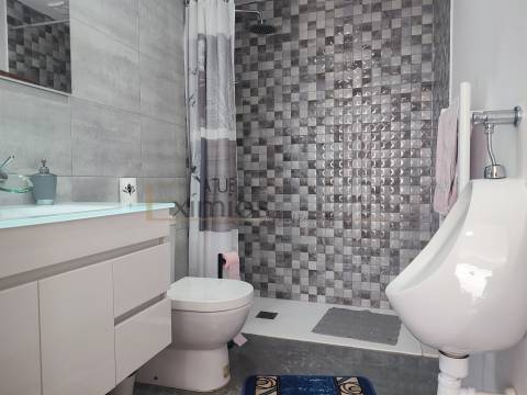 Moradia V4 seminova, em Beiriz