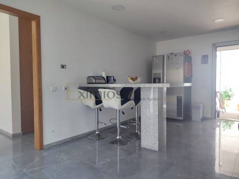 Moradia V4 seminova, em Beiriz