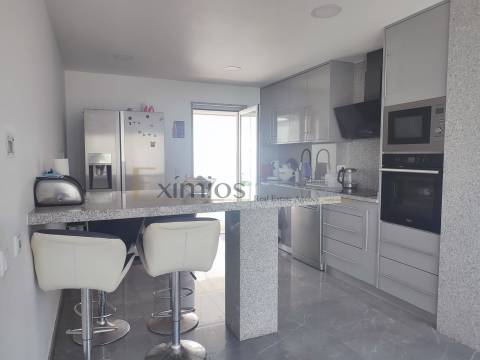 Moradia V4 seminova, em Beiriz