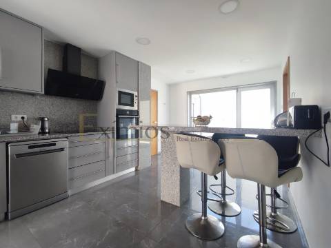 Moradia V4 seminova, em Beiriz