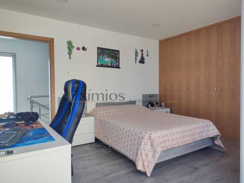 Moradia V4 seminova, em Beiriz