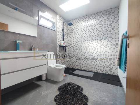 Moradia V4 seminova, em Beiriz