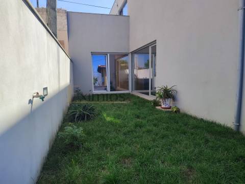 Moradia V4 seminova, em Beiriz