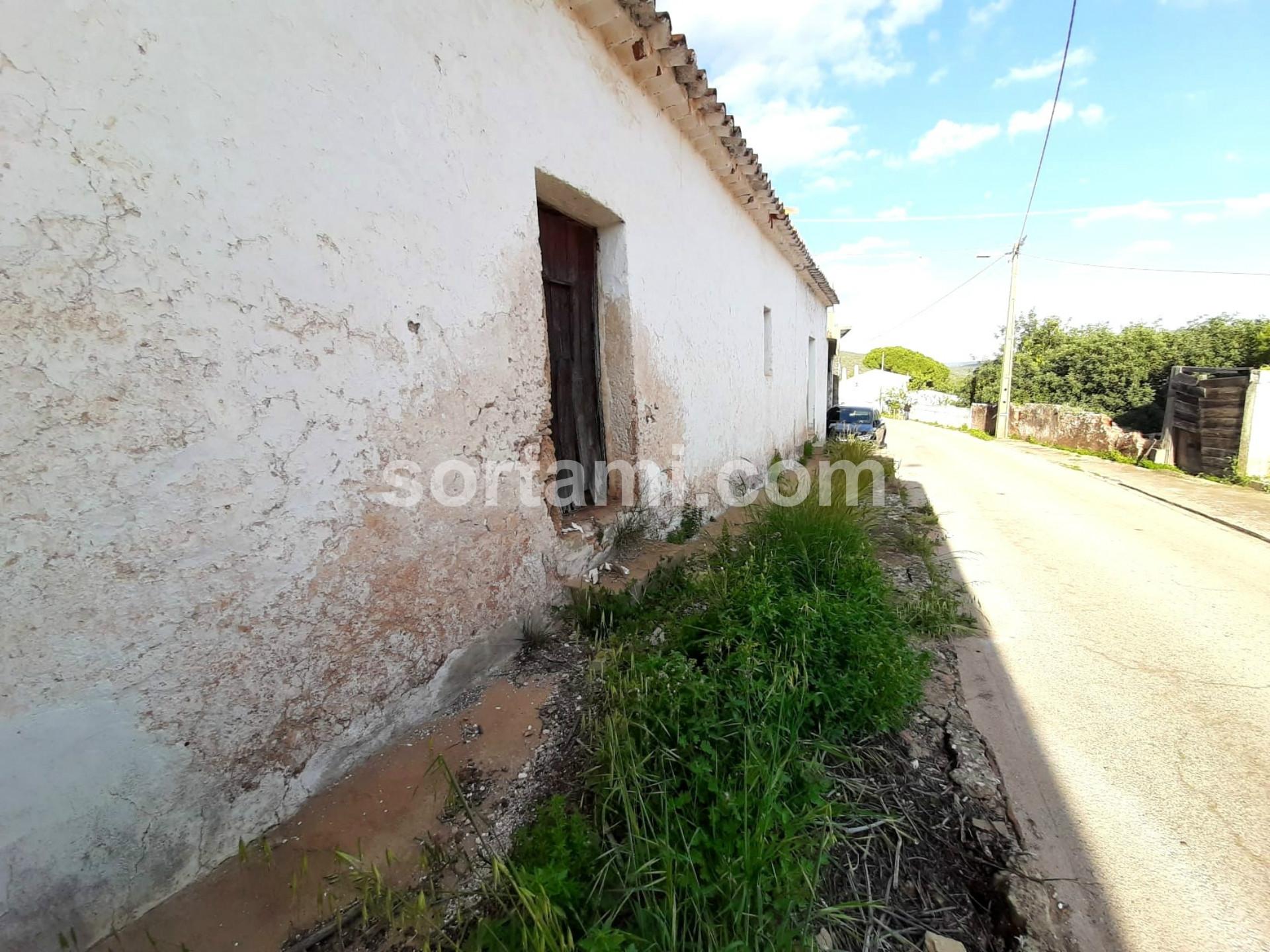 Moradia Devoluta T5 Venda em Salir,Loulé