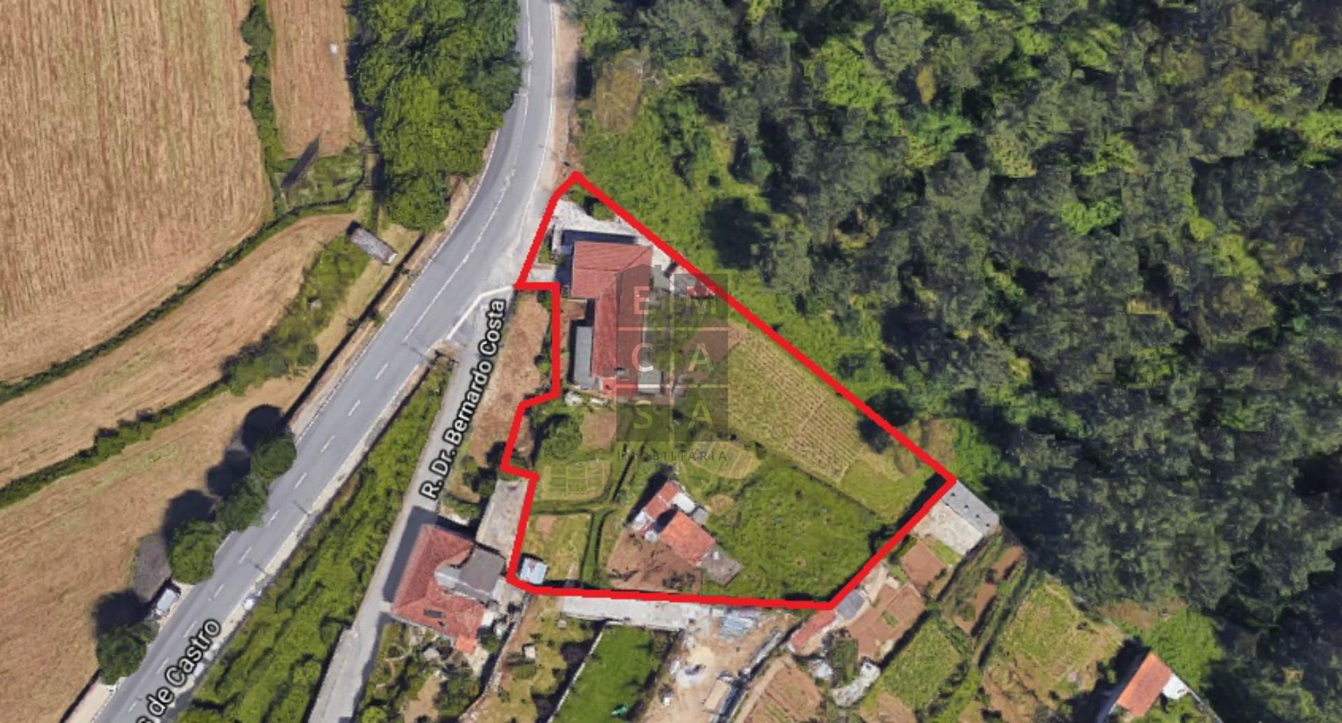 Moradia T5 para venda em Milheirós de Poiares (terreno  com viabilidade construtiva)