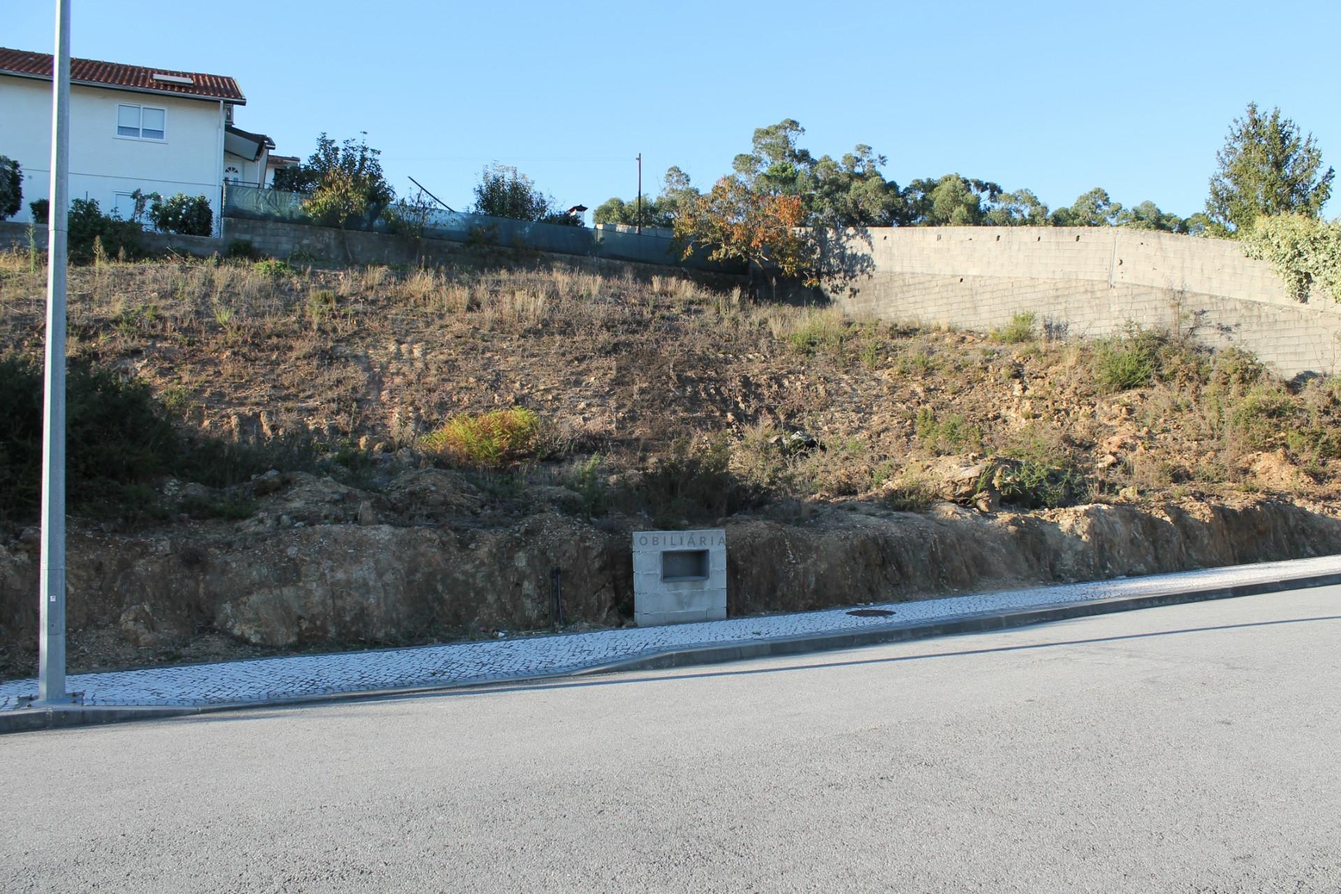 Terreno com projecto aprovado e vista para a cidade