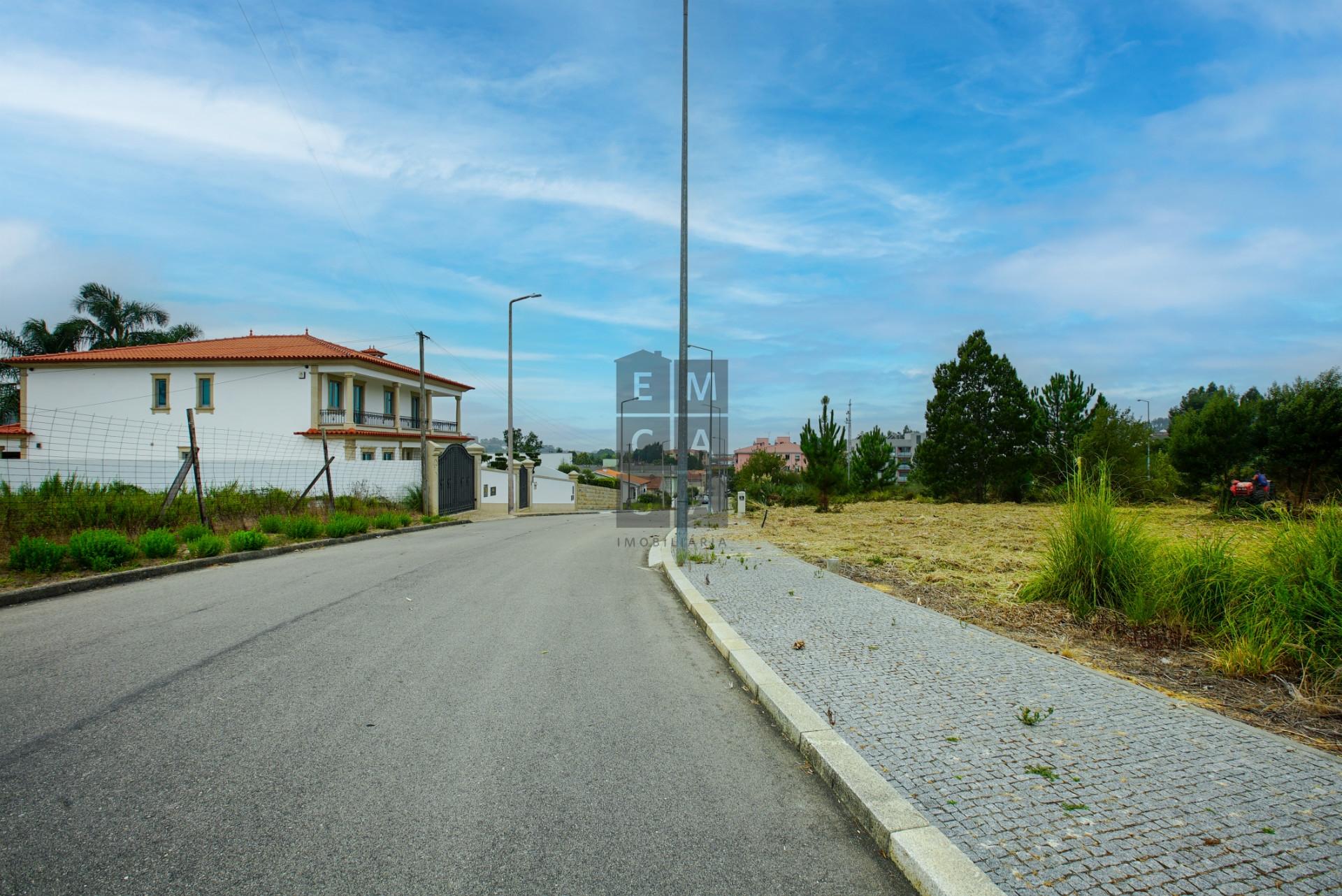 Lotes de terreno a poucos minutos do centro da Feira