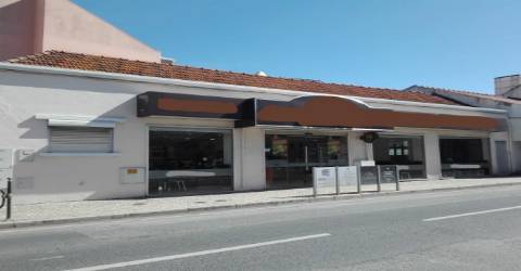 Loja  Venda em Carregado e Cadafais,Alenquer