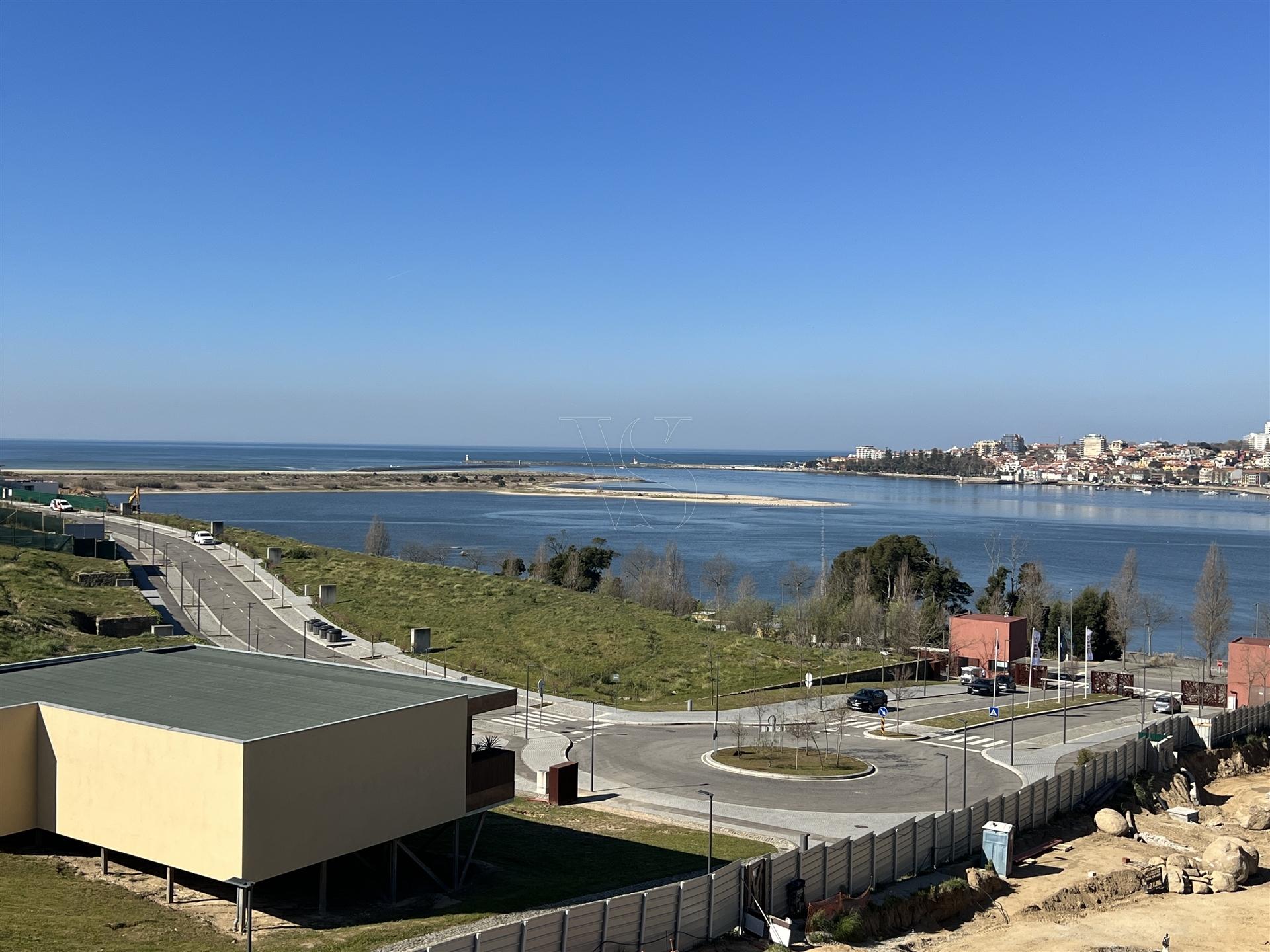 T3, Condomínio Fechado, vistas Rio Douro, Porto e Mar.