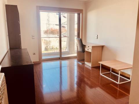T3 c/ suite Mobilado e Equipado - Junto à Av. Antunes Guimarães