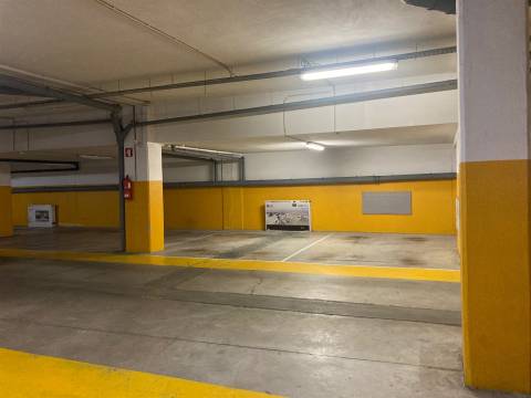 T3 c/ suite Mobilado e Equipado - Junto à Av. Antunes Guimarães