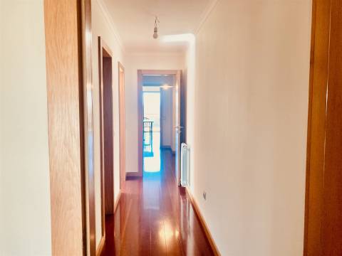 T3 c/ suite Mobilado e Equipado - Junto à Av. Antunes Guimarães