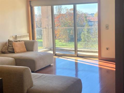 T3 c/ suite Mobilado e Equipado - Junto à Av. Antunes Guimarães