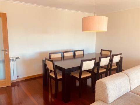 T3 c/ suite Mobilado e Equipado - Junto à Av. Antunes Guimarães