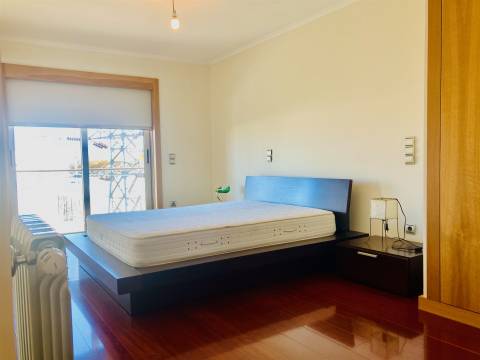 T3 c/ suite Mobilado e Equipado - Junto à Av. Antunes Guimarães