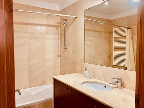 T3 c/ suite Mobilado e Equipado - Junto à Av. Antunes Guimarães