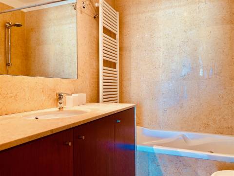 T3 c/ suite Mobilado e Equipado - Junto à Av. Antunes Guimarães