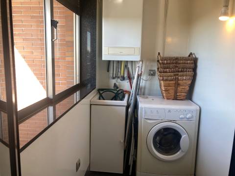 T3 c/ suite Mobilado e Equipado - Junto à Av. Antunes Guimarães