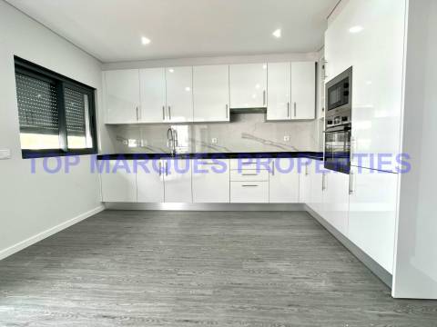Apartamento T3 Venda em Quelfes,Olhão