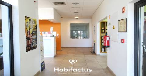 Espaço comercial em Santa Comba Dão, destinado a comércio e serviços