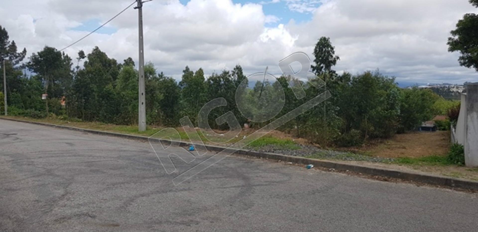 Terreno para construção de edifício habitacional com área total de 4.675m2