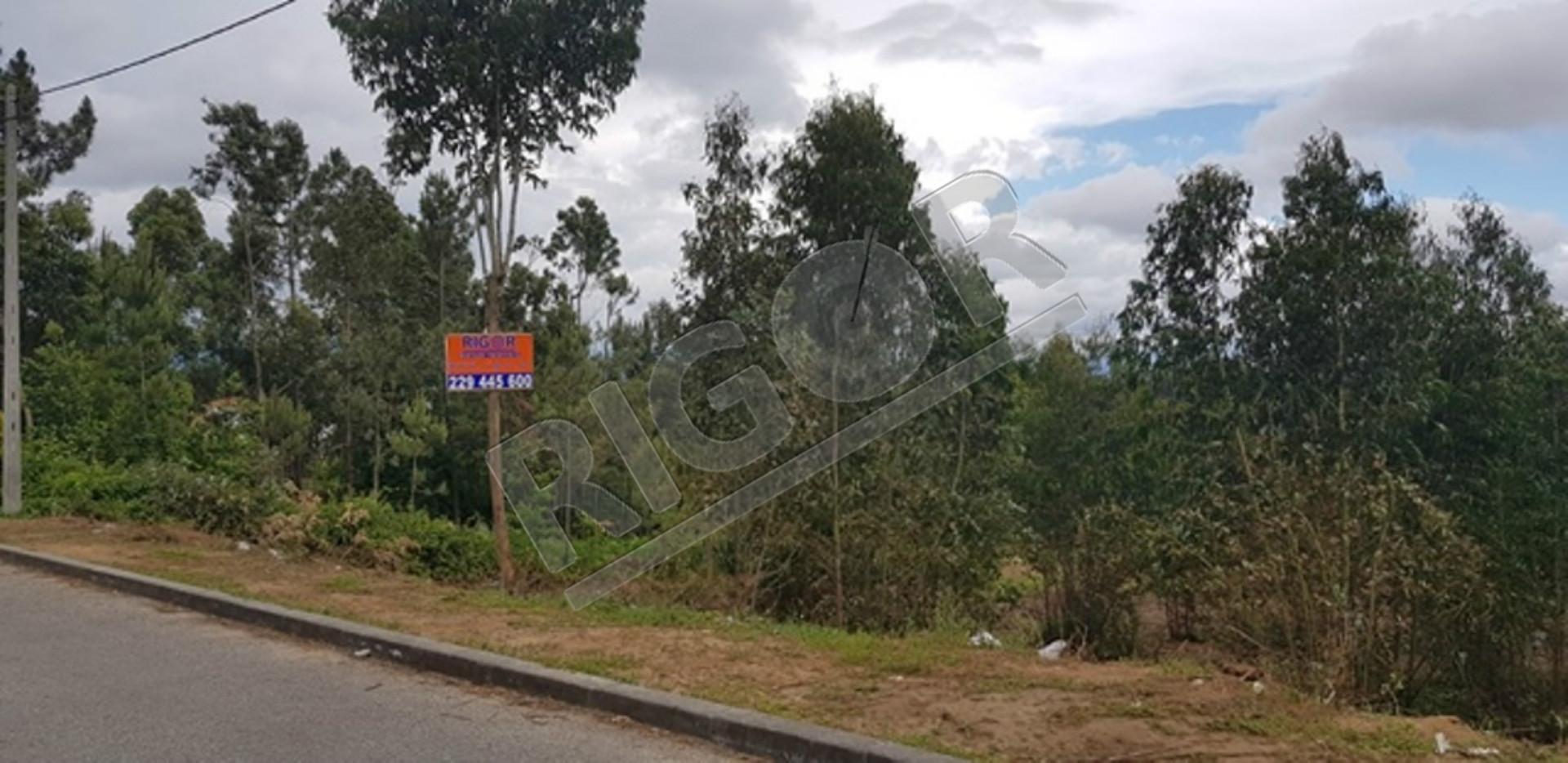 Terreno para construção de edifício habitacional com área total de 4.675m2