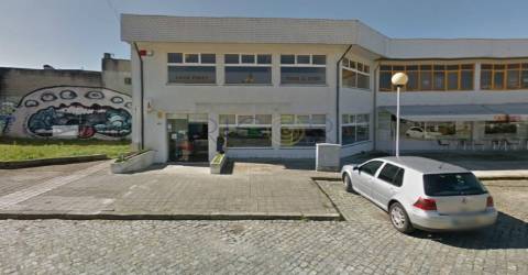 Loja de 2 pisos ao Mira Maia Shopping