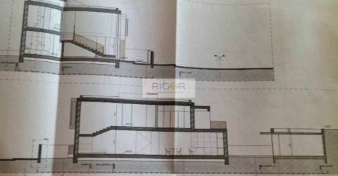 Terreno de gaveto com projecto aprovado para moradia de 3 frentes