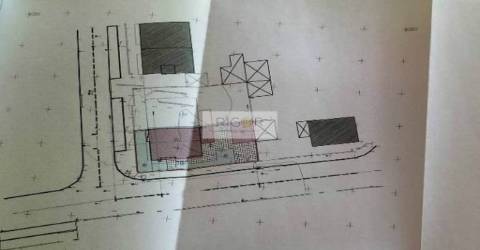 Terreno de gaveto com projecto aprovado para moradia de 3 frentes