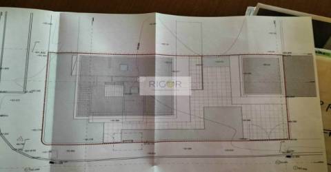 Terreno de gaveto com projecto aprovado para moradia de 3 frentes
