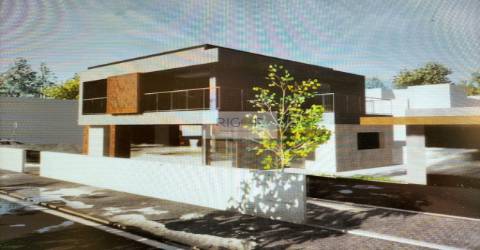 Terreno de gaveto com projecto aprovado para moradia de 3 frentes