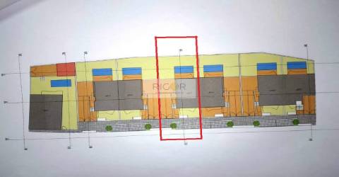 Terreno de 272.80m2 com projeto aprovado para construção de moradia de 3 frentes