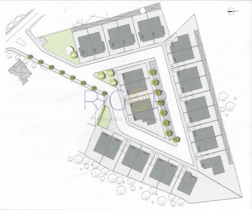 Terreno de 400m2 com viabilidade de construção de moradia de três frentes