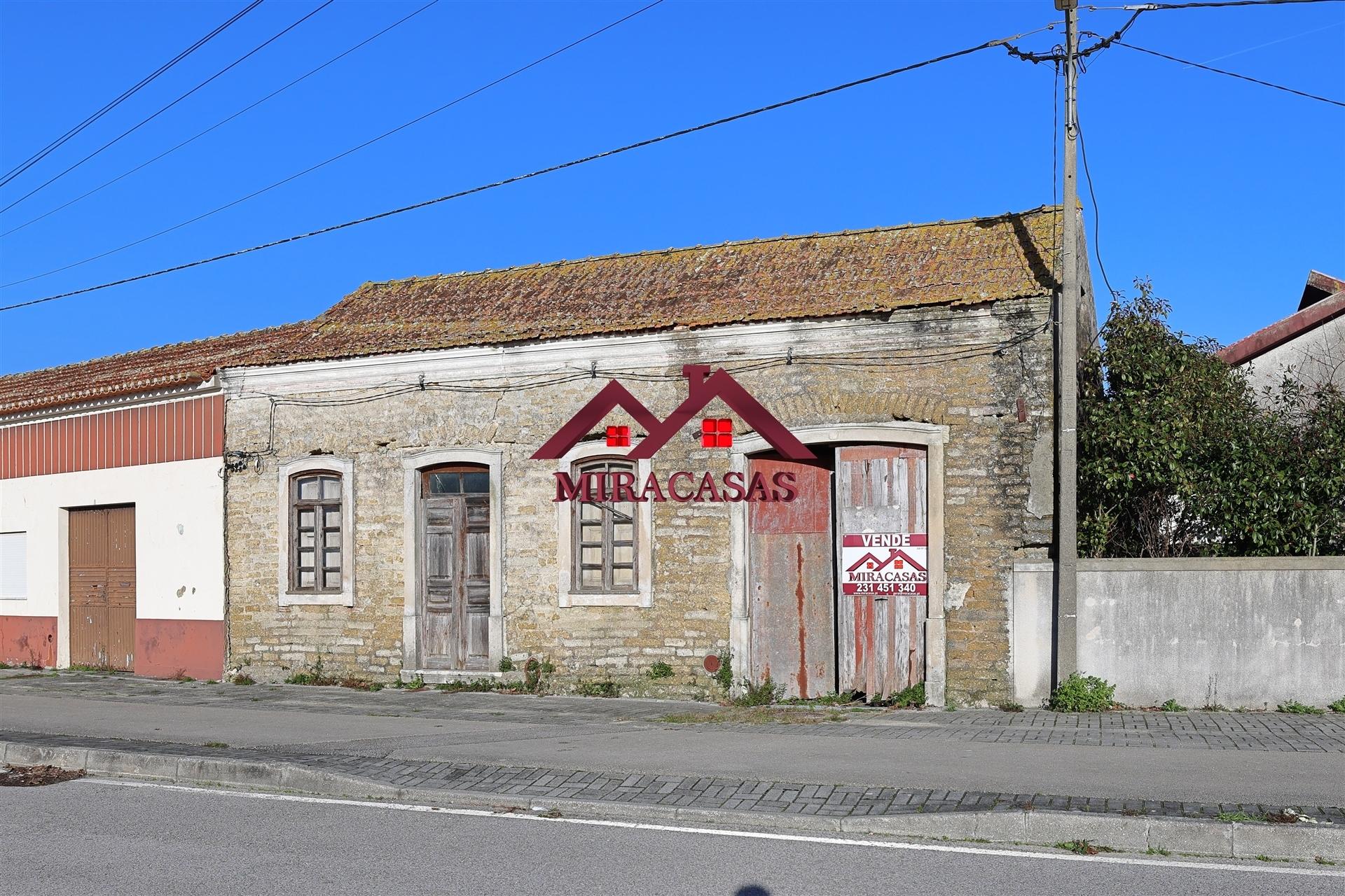 Moradia Devoluta T3, Coimbra, Mira