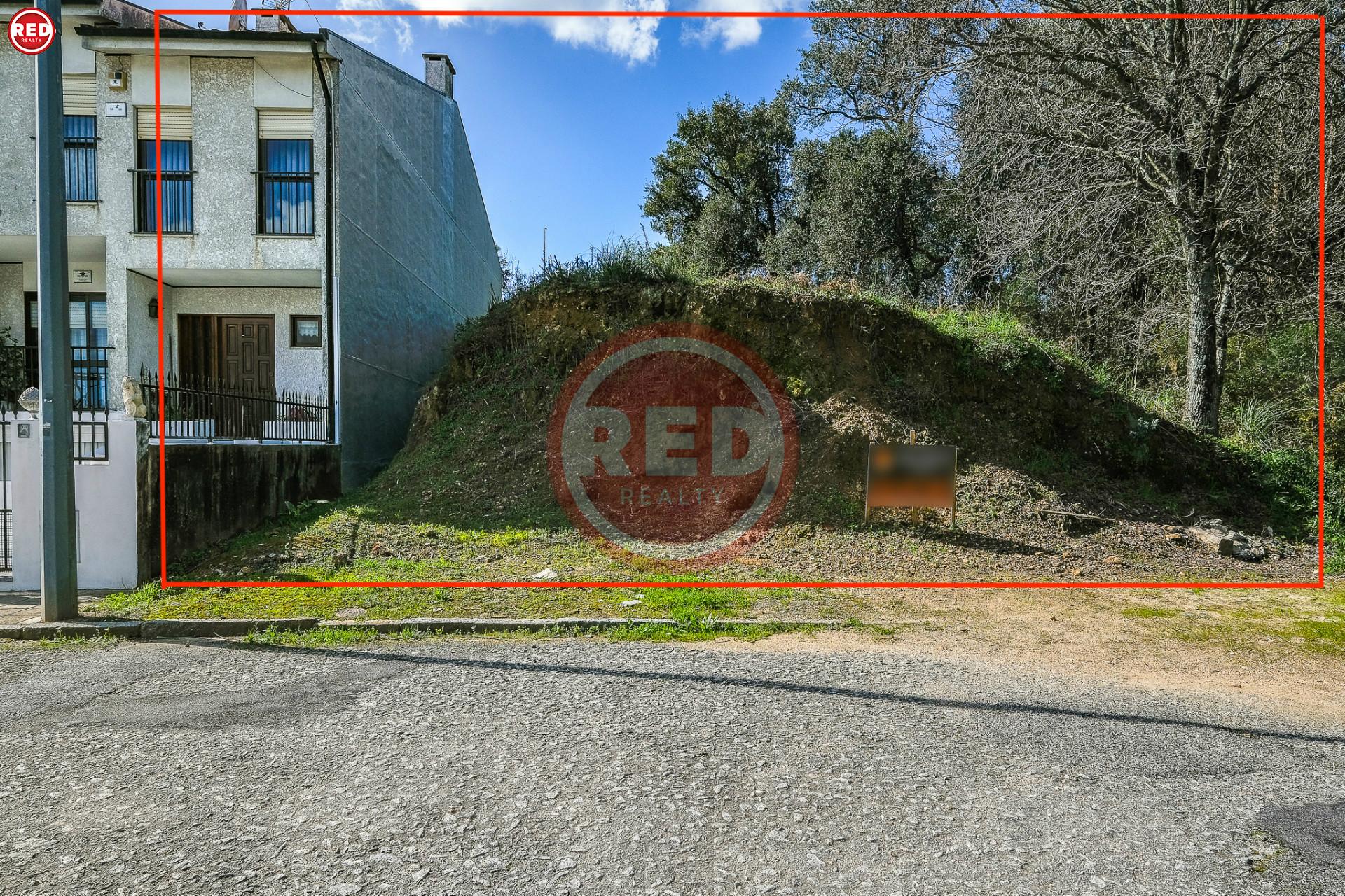 Lote de terreno p/ construção de moradia a 3 min. de Santo Ovídio