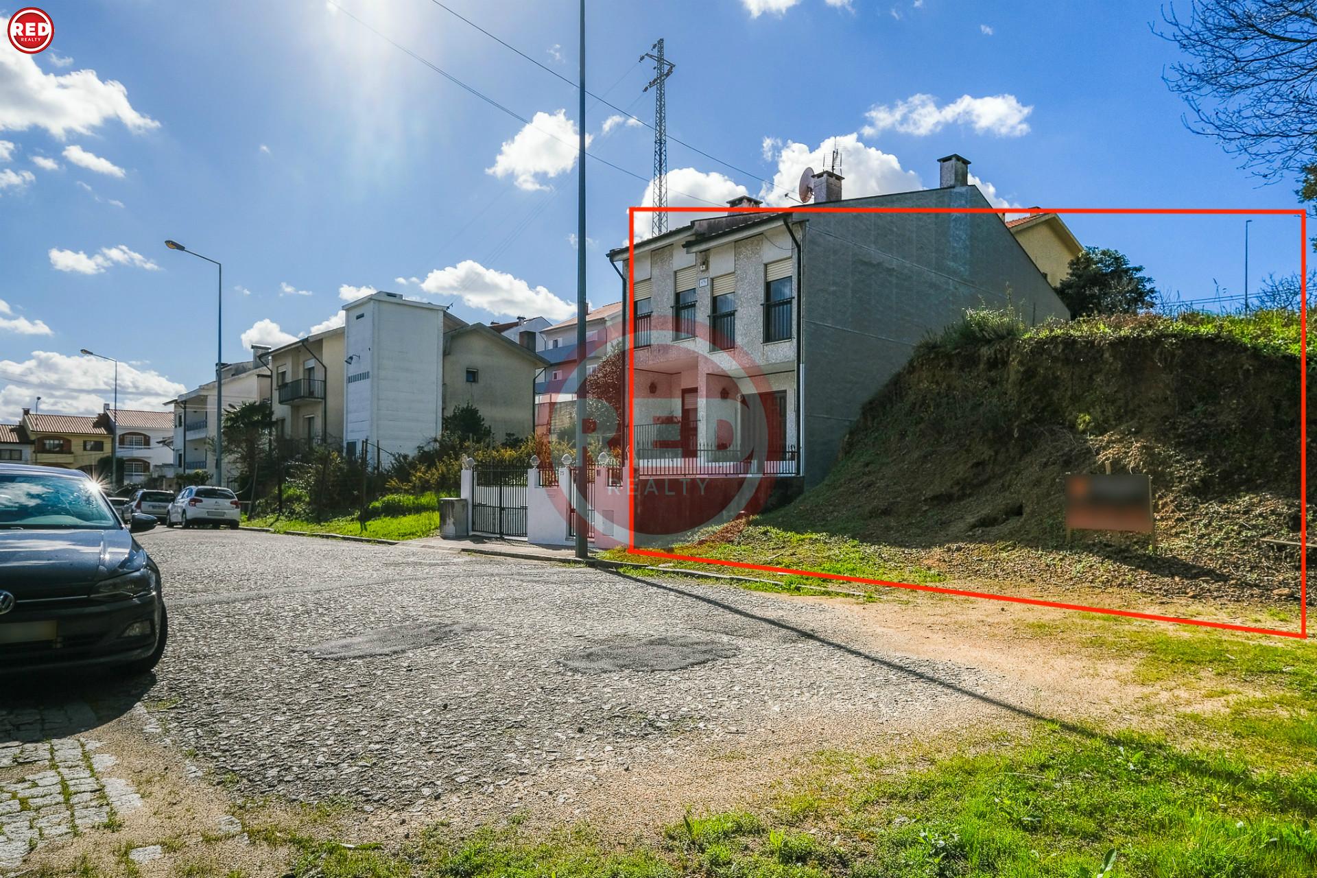 Lote de terreno p/ construção de moradia a 3 min. de Santo Ovídio