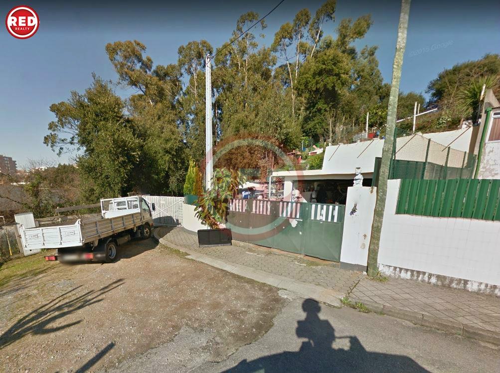 Terreno c/ garagem para 2 carros em Vilar do Paraíso