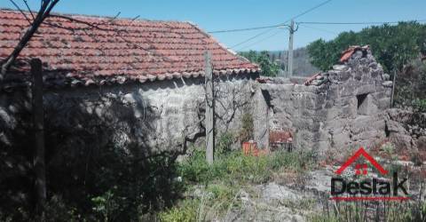 Moradia V2 para recuperar em Ansara Vouzela Ventosa