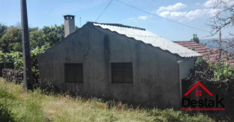 Moradia V2 para recuperar em Ansara Vouzela Ventosa