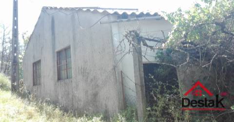 Moradia V2 para recuperar em Ansara Vouzela Ventosa