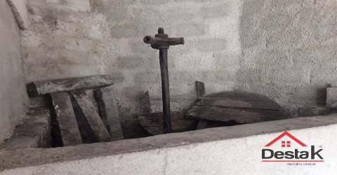 Moradia V2 em pedra para recuperar a menos de 10 km da serra do Caramulo.