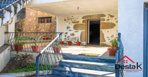 Quintinha com terreno de 3.060 m² situada em Santo Tirso, Roriz, Porto