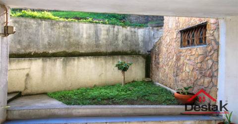 Quintinha com terreno de 3.060 m² situada em Santo Tirso, Roriz, Porto