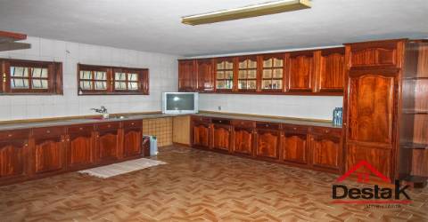 Quintinha com terreno de 3.060 m² situada em Santo Tirso, Roriz, Porto