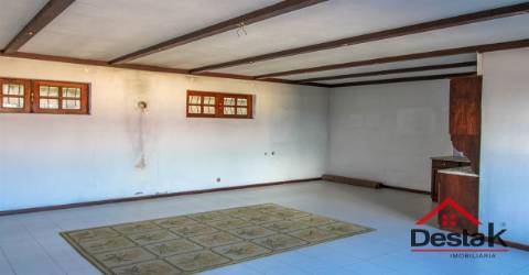 Quintinha com terreno de 3.060 m² situada em Santo Tirso, Roriz, Porto