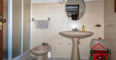 Quintinha com terreno de 3.060 m² situada em Santo Tirso, Roriz, Porto