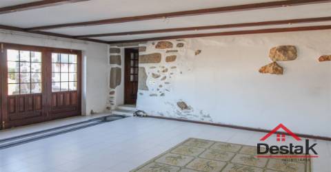 Quintinha com terreno de 3.060 m² situada em Santo Tirso, Roriz, Porto