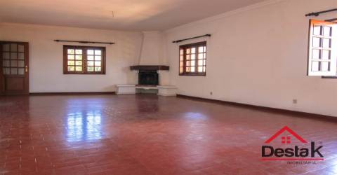 Quintinha com terreno de 3.060 m² situada em Santo Tirso, Roriz, Porto