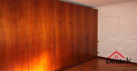 Quintinha com terreno de 3.060 m² situada em Santo Tirso, Roriz, Porto